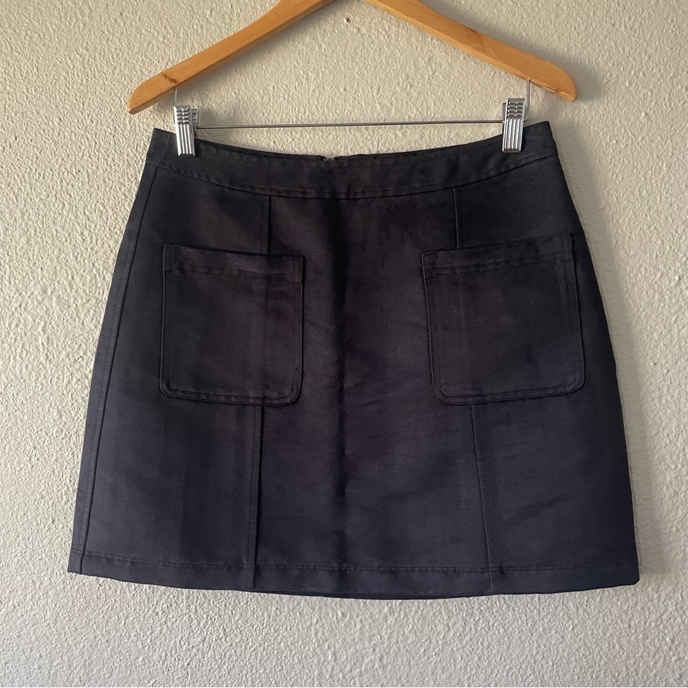 Old Navy Faux Suede A-Line Mini Skirt Womens 8 Black Pocket Classic Chic Festive